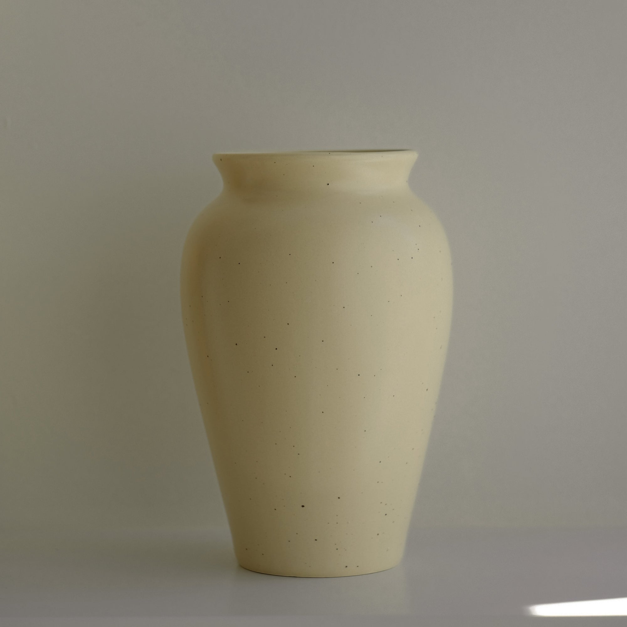 Natural Presentation Urn